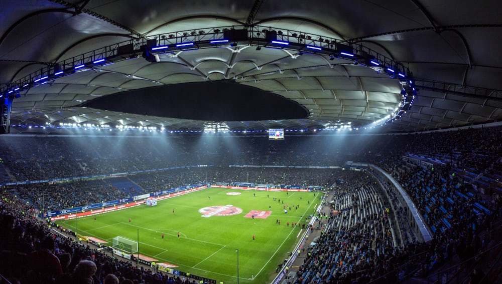 Stadion sepak bola terlihat dari sisi atas tribun